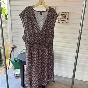 Elegant Black and Pink Patterned Dress